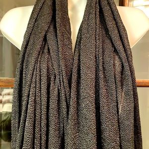 💰3/$15❤️ American Eagle Black and Silver scarf